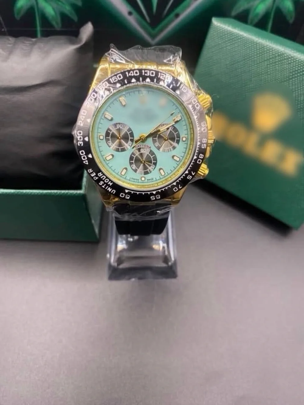 Daytona CosmoGraph Turquoise Dial & Yellow Gold Case *Box Included*